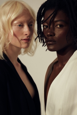 Foto: Lisa-Ann • Models: Sara & Pascale • Hair & Make-Up Artist: Nadia Krist